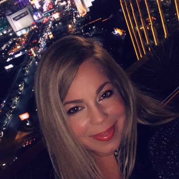 Meet your Posher, Jenn - Picture 4 of 6